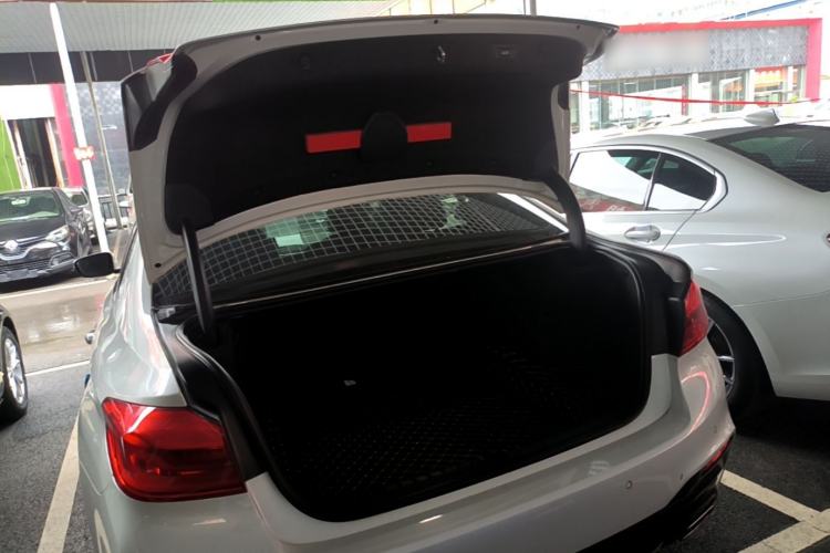 Used BMW 5 Series 2018 525Li M Sport Package Trunk