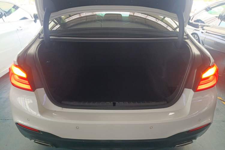 Used BMW 5 Series 2018 530Li Leading Model M Sport Package Trunk