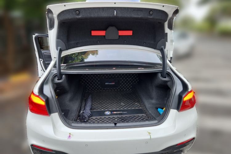Used BMW 5 Series 2018 525Li M Sport Package Trunk