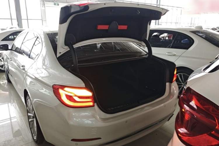 Used BMW 5 Series 2018 525Li Luxury Package Trunk