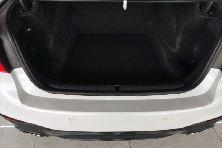Used BMW 5 Series 2018 530Li xDrive M Sport Package Trunk