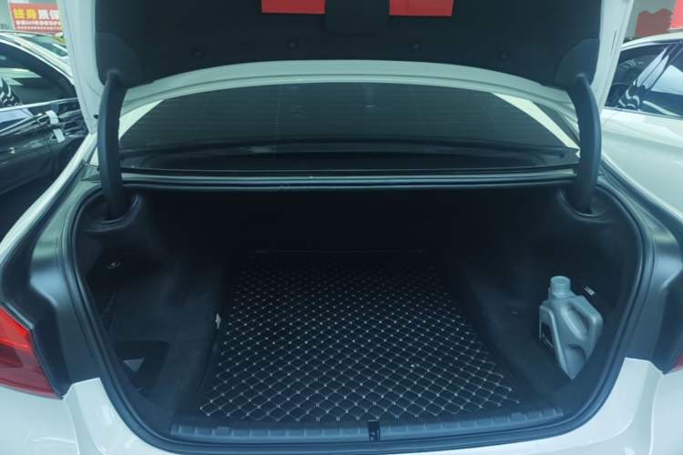 Used BMW 5 Series 2018 Restyled 530Li Leading Edition M Sport Package Trunk