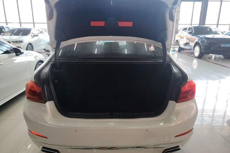 Used BMW 5 Series 2018 525Li Luxury Package Trunk