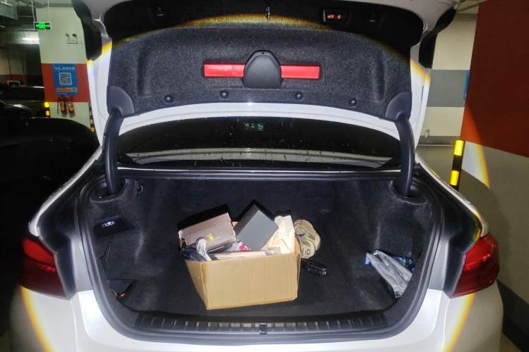 Used BMW 5 Series 2018 530Li Luxury Edition M Sport Package Trunk