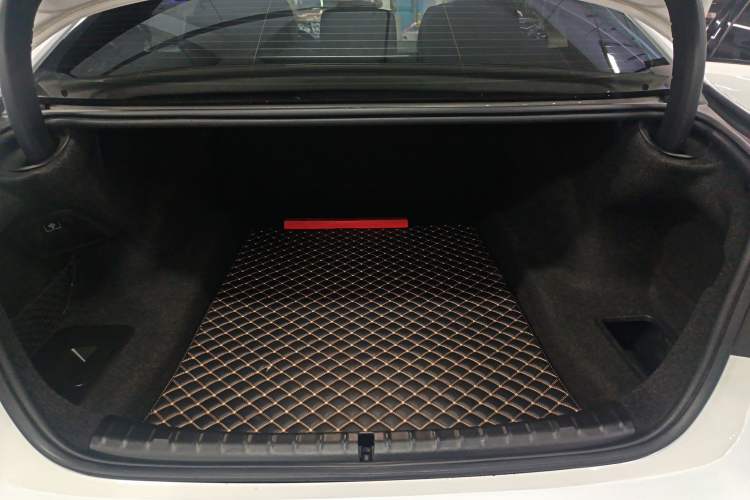 Used BMW 5 Series 2018 525Li M Sport Package Trunk
