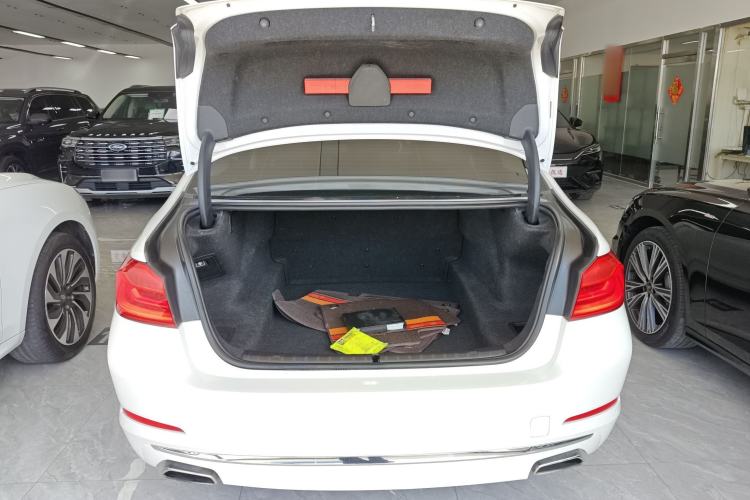 Used BMW 5 Series 2018 525Li Luxury Package Trunk