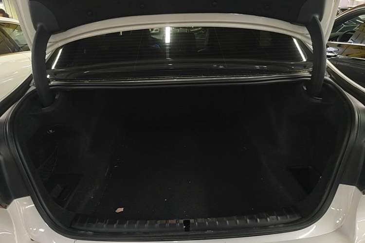 Used BMW 5 Series 2018 530Li Luxury Edition M Sport Package Trunk
