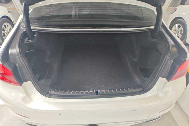 Used BMW 5 Series 2018 Facelifted 530Li xDrive Luxury Package Trunk