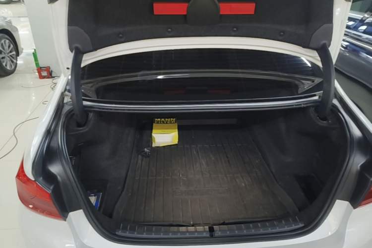 Used BMW 5 Series 2018 Restyled 530Li Leading Edition M Sport Package Trunk