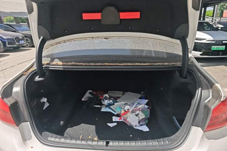 Used BMW 5 Series 2018 525Li Luxury Package Trunk
