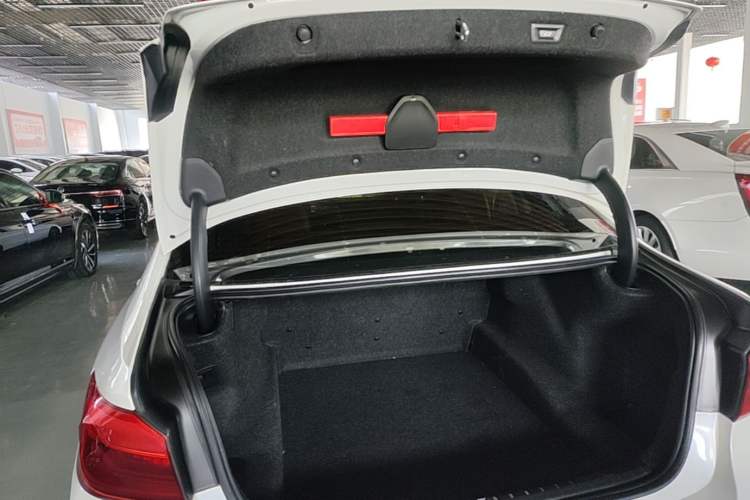 Used BMW 5 Series 2018 525Li M Sport Package Trunk