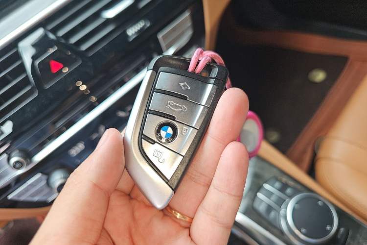 Used BMW 5 Series 2018 530Li Luxury Edition M Sport Package Vehicle Key