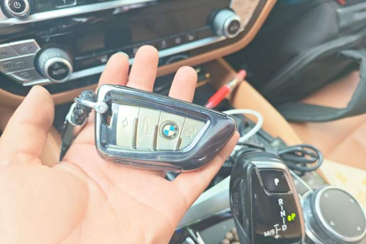Used BMW 5 Series 2018 Restyled 530Li Leading Edition M Sport Package Vehicle Key