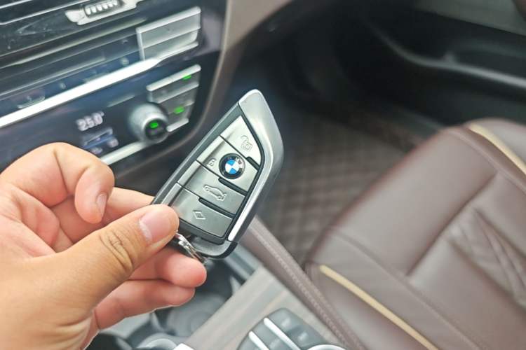 Used BMW 5 Series 2018 Facelifted 530Li Luxury Edition Premium Package Vehicle Key