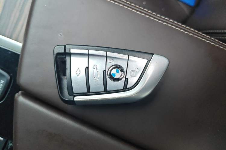 Used BMW 5 Series 2018 Revised Version 530Li Leading Edition Luxury Package Vehicle Key