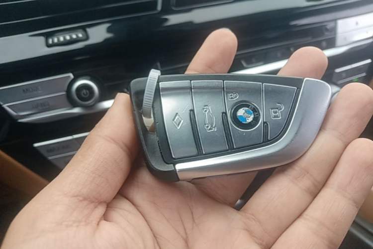Used BMW 5 Series 2018 Restyled 530Li Leading Edition M Sport Package Vehicle Key
