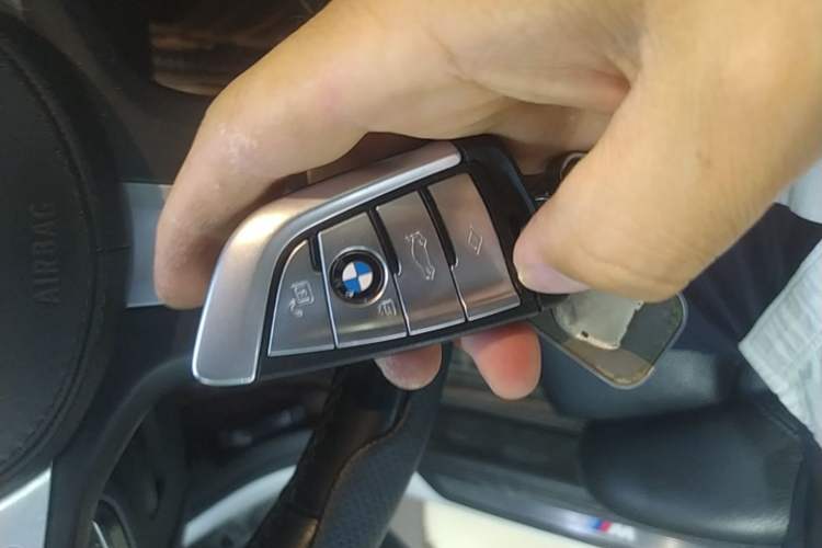 Used BMW 5 Series 2018 525i M Sport Package Vehicle Key