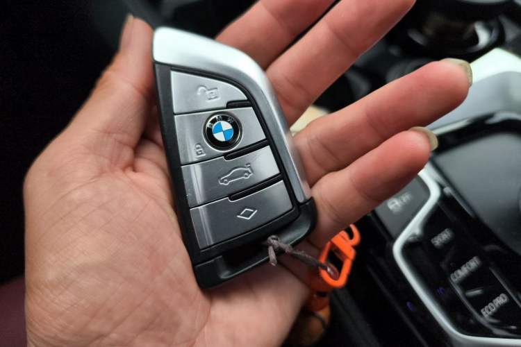 Used BMW 5 Series 2018 Restyled 530Li Leading Edition M Sport Package Vehicle Key