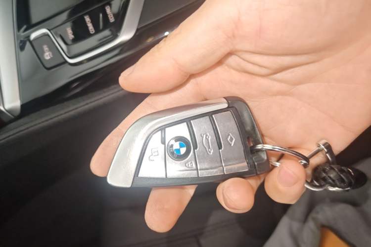 Used BMW 5 Series 2018 525Li Luxury Package Vehicle Key