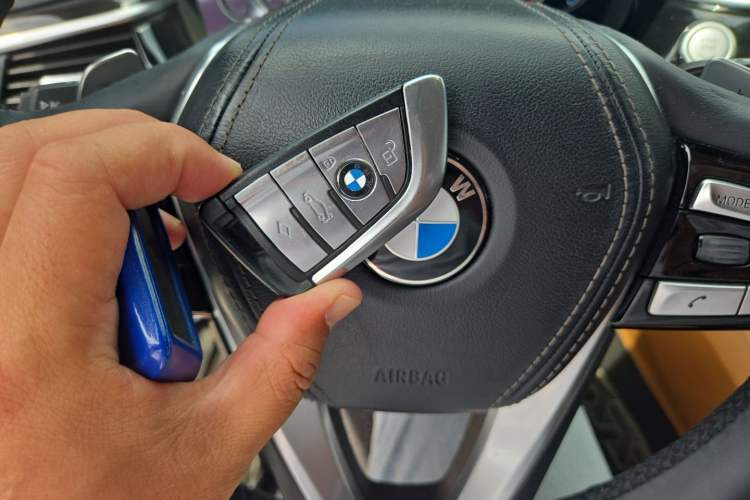 Used BMW 5 Series 2018 Restyled 530Li Leading Edition M Sport Package Vehicle Key