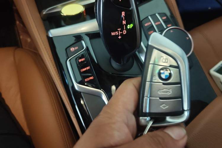 Used BMW 5 Series 2018 530Li Leading Model M Sport Package Vehicle Key