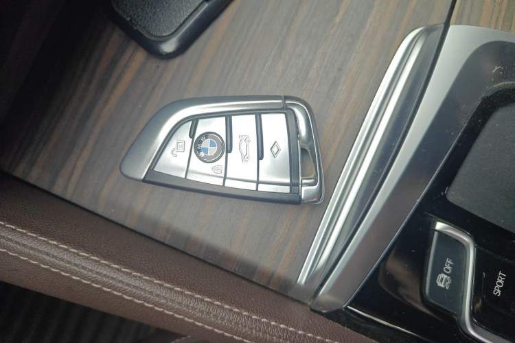 Used BMW 5 Series 2018 530Li xDrive Luxury Package Vehicle Key