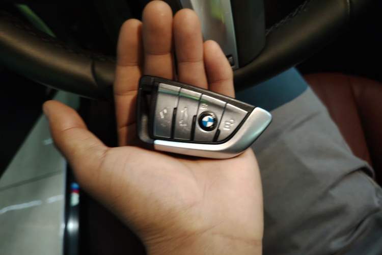 Used BMW 5 Series 2018 Restyled 530Li Leading Edition M Sport Package Vehicle Key