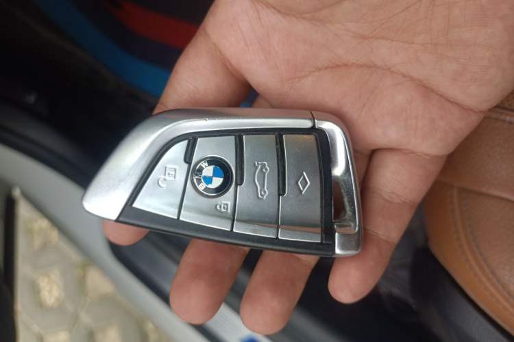 Used BMW 5 Series 2018 Restyled 530Li Luxury Edition M Sport Package Vehicle Key