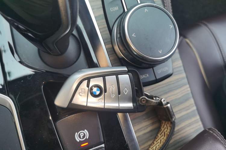 Used BMW 5 Series 2018 Revised Version 530Li Leading Edition Luxury Package Vehicle Key