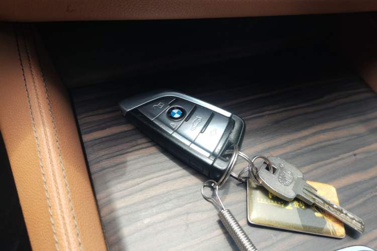 Used BMW 5 Series 2018 Revised Version 530Li Leading Edition Luxury Package Vehicle Key