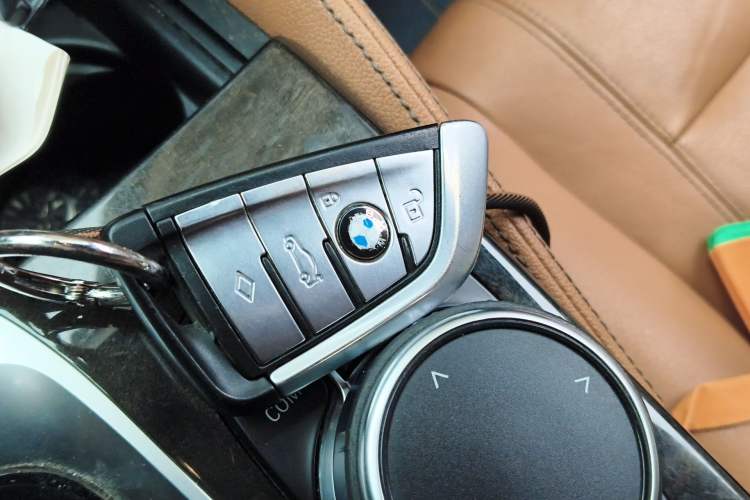 Used BMW 5 Series 2018 Restyled 530Li Leading Edition M Sport Package Vehicle Key