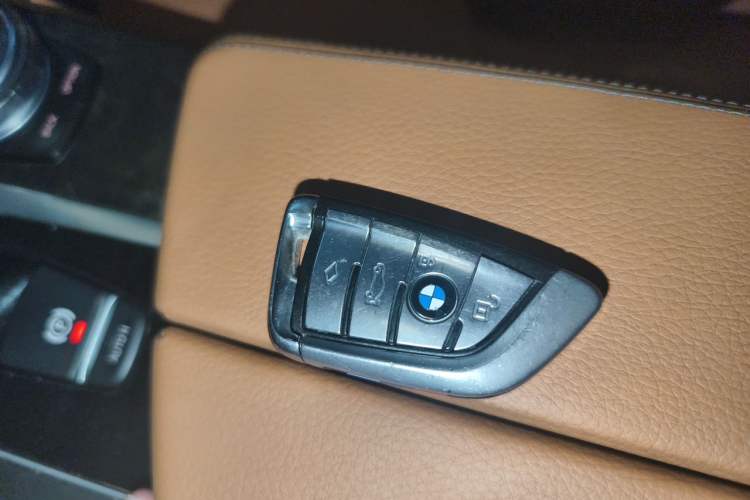 Used BMW 5 Series 2018 Restyled 530Li Luxury Edition M Sport Package Vehicle Key