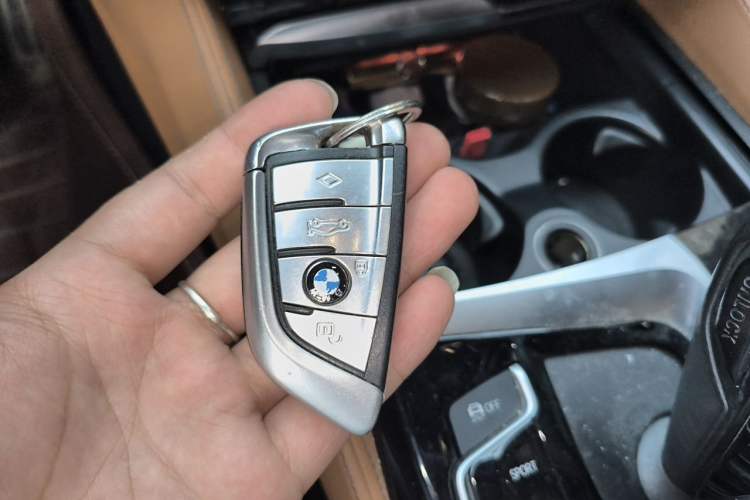Used BMW 5 Series 2018 Restyled 530Li Leading Edition M Sport Package Vehicle Key