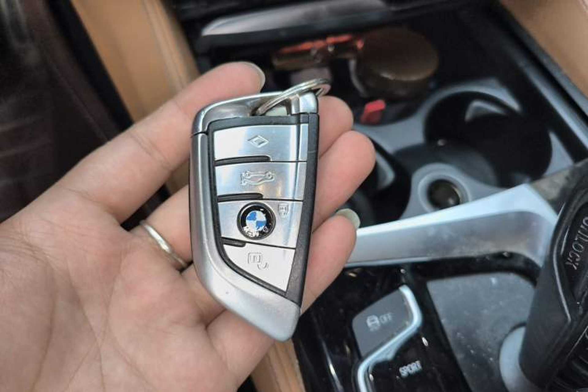 Used BMW 5 Series 2018 Restyled 530Li Leading Edition M Sport Package Vehicle Key