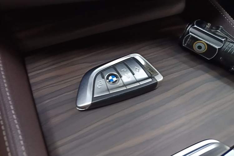 Used BMW 5 Series 2018 530Li Luxury Edition Premium Package Vehicle Key