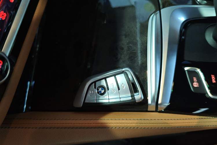 Used BMW 5 Series 2018 530Li Luxury Edition M Sport Package Vehicle Key