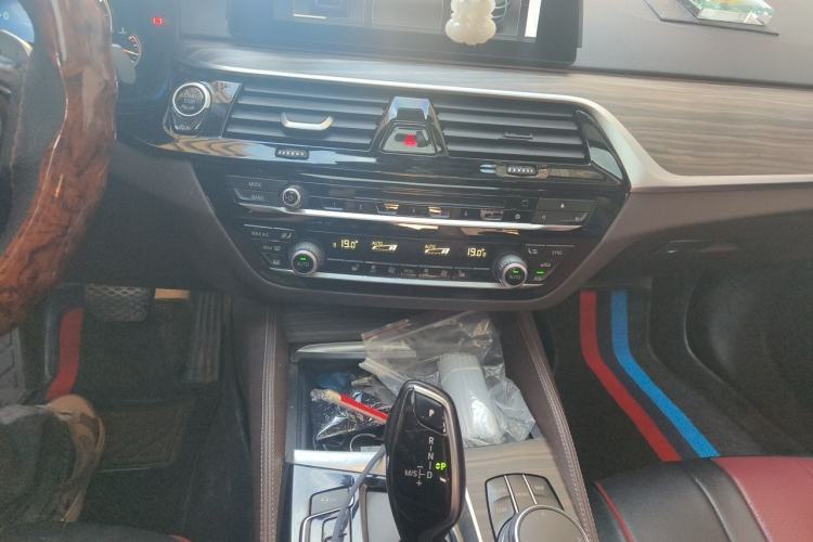 Used BMW 5 Series 2018 530Li Leading Edition Luxury Package Audio And AC Panel