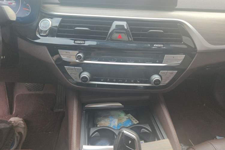 Used BMW 5 Series 2018 Facelifted 530Li Luxury Edition Premium Package Audio And AC Panel