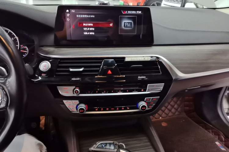 Used BMW 5 Series 2018 Revised Version 530Li Leading Edition Luxury Package Audio And AC Panel