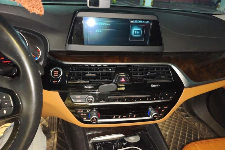 Used BMW 5 Series 2018 528Li Launch Special Edition Audio And AC Panel
