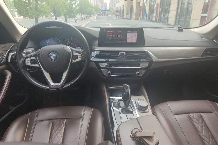 Used BMW 5 Series 2018 Facelifted 530Li Luxury Edition Premium Package Center Console