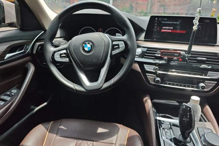 Used BMW 5 Series 2018 Revised Version 530Li Leading Edition Luxury Package Center Console