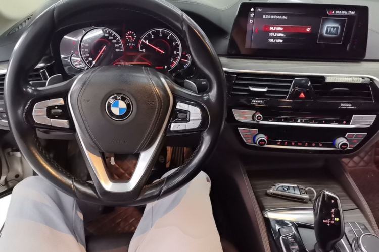 Used BMW 5 Series 2018 Revised Version 530Li Leading Edition Luxury Package Center Console