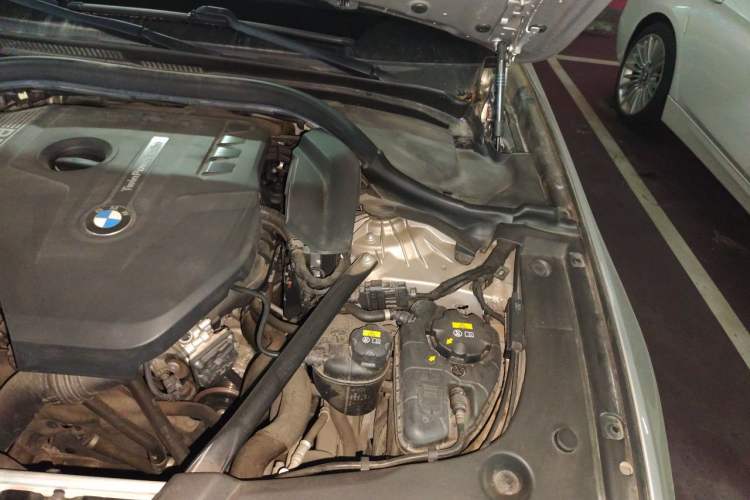 Used BMW 5 Series 2018 528Li Launch Special Edition Engine Bay Left