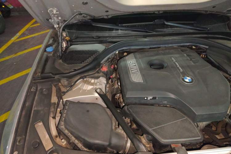 Used BMW 5 Series 2018 528Li Launch Special Edition Engine Bay Right