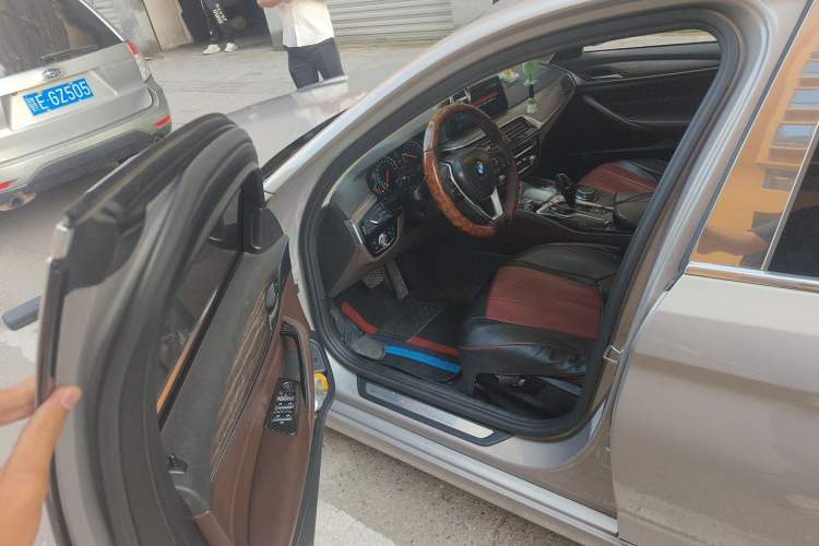 Used BMW 5 Series 2018 530Li Leading Edition Luxury Package Interior 3