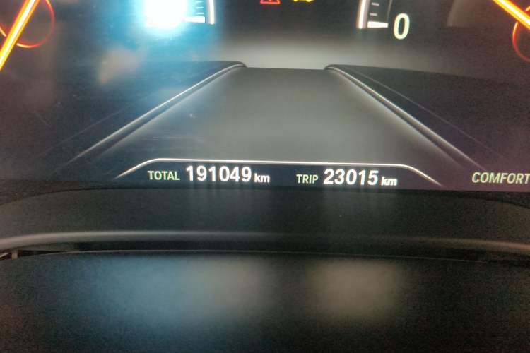 Used BMW 5 Series 2018 530Li Leading Edition Luxury Package Odometer Close Up