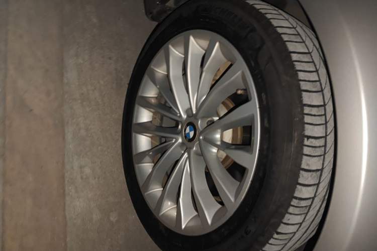 Used BMW 5 Series 2018 530Li Leading Edition Luxury Package Right Front Wheel Hub