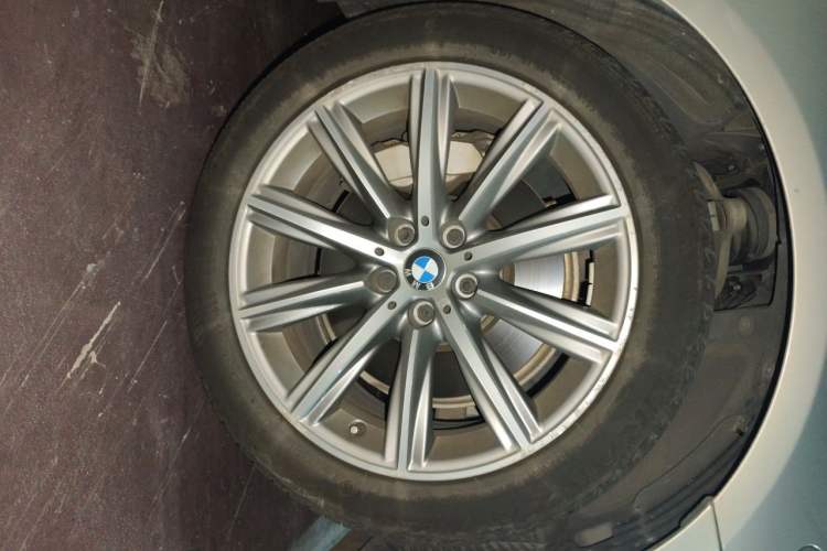 Used BMW 5 Series 2018 528Li Launch Special Edition Right Front Wheel Hub