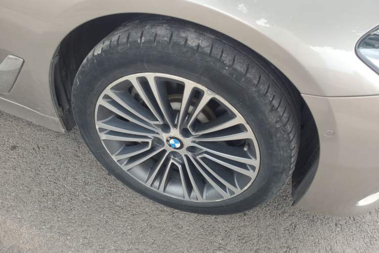 Used BMW 5 Series 2018 530Li Luxury Edition Premium Package Right Front Wheel Hub